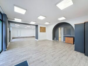 Local commercial 5 pièces – 111.74 m² – La Roche-sur-Foron